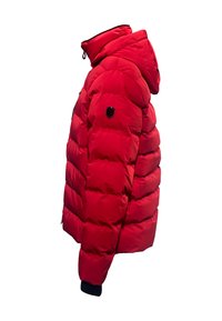 Rote gepolsterte Jacke mit Kapuze, die über genähte Abschnitte, gerippte Manschetten und ein Markenbadge am linken Ärmel verfügt.