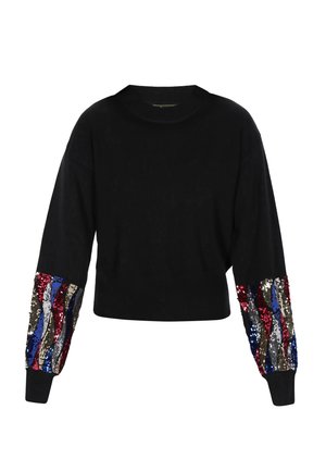 Suéter negro corto con mangas largas, que presenta acentos de lentejuelas multicolores en rojo, plata, azul y oro en las mangas. Textura suave.