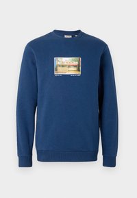 Sudadera azul marino de tejido suave, con un gráfico rectangular de un restaurante en la parte frontal. Cuello y puños acanalados.