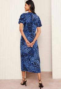 Friends Like These PETITE FIT CURVES FLUTTER SLEEVE RUCHE FRONT MIDI  - Dnevna haljina - blue