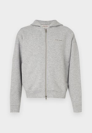 Grå lynlåstrøje i bomuldsblanding, med hætte, to sidelommer og et lille logomærke på venstre bryst.