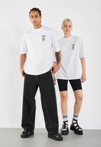 YOURTURN UNISEX - Marškinėliai su spaudiniu - bright white
