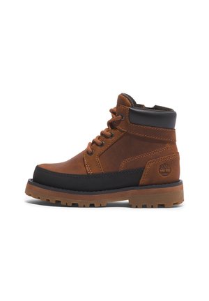 Brązowo-czarny skórzany botek za kostkę z wyściełanym kołnierzem, sznurowanym przodem, wytrzymałą podeszwą i logo drzewa Timberland na pięcie.