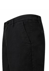Pantaloni neri in cotone con una vestibilità strutturata, dotati di chiusura a bottone, passanti per cintura e una tasca laterale. Tessuto liscio e dettagli minimi.