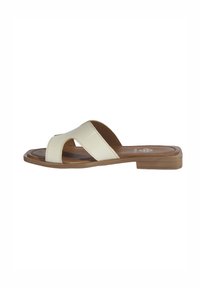 Open-toe slip-on sandalen met een crème glanzende bovenkant, voorzien van kruislingse banden. De binnenzool is van bruin leer en het heeft een vlakke rubberen buitenzool.