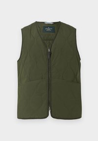 Olive rohelise värvi tepitud vest, millel on esiotsa tõmblukk, V-kujuline kaelus ja ilma varrukateta. Omab tekstuurseid laineid ja kontrastset tumedat äärt.