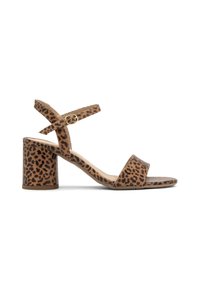 Sandały na obcasie z odkrytą palcami w cętkowany wzór lamparci, z paskiem wokół kostki i złotym zapięciem. Wykonane z teksturowanego materiału syntetycznego.