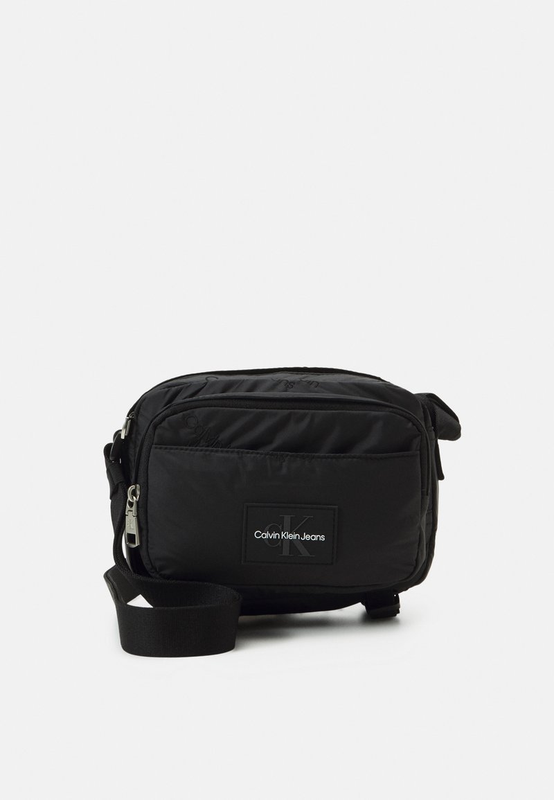 Calvin Klein Jeans SPORT ESSENTIALS CAMERA BAG UNISEX Umhängetasche black/schwarz Zalando.at