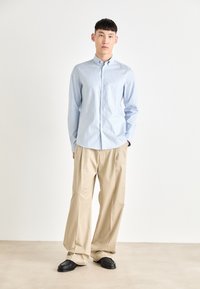 Calvin Klein OXFORD STRIPE SLIM - Shirt - vista blue