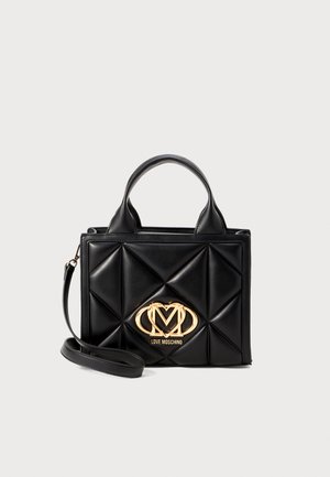 Schwarze Lederhandtasche mit gesteppter Textur, runden Griffen, abnehmbarem Schulterriemen und goldfarbenen Logo-Features mit "LOVE MOSCHINO."