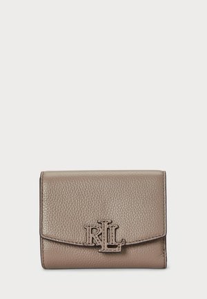 PEBBLED SMALL CAMERYN FLAP WALLET - Maks - taupe brown