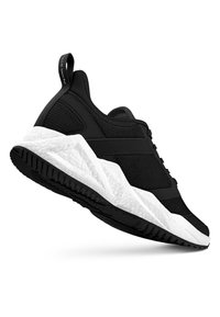 Schwarzer Sportschuh mit strukturiertem Obermaterial, weißer, strukturierter Sohle und einer Zuglasche. Verfügt über elastische Schnürsenkel und ein schlankes Design.