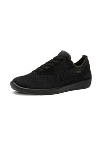 Zapatilla deportiva negra hecha de malla y textil. Presenta suela curvada, punta redonda y cordones planos. Variación sutil en la textura a lo largo de la superficie.