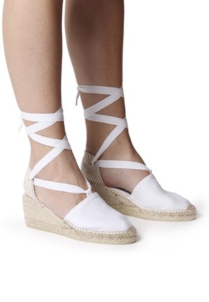 VALENCIA - Wedge sandals - white