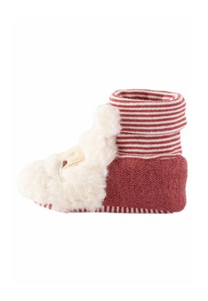 Chaussette bébé douce conçue comme le Père Noël avec des rayures rouges et blanches et une barbe blanche et duveteuse à l'avant.