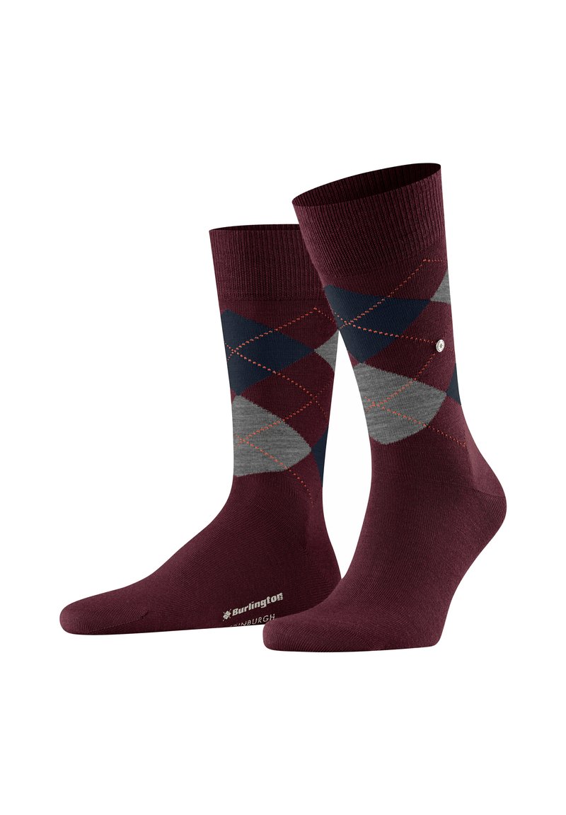 Calcetines de algodón burdeos con un patrón de argyle que presenta rombos en gris y azul marino, y costuras en naranja contrastante a los lados.
