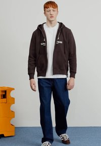 Alpha Industries BASIC UNISEX - Mikina so zipsom - hunter brown