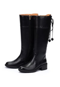 Botas de cuero negras hasta la rodilla con un acabado suave, cremallera lateral y detalle de cordones en la parte posterior, con un tacón bajo tipo bloque.