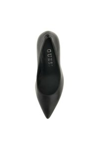 Pantofole nere in pelle con punta affusolata, texture lucida e finitura liscia. Logo "GUESS" impressa all'interno della scarpa.
