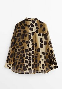 Brązowa koszula zapinana na guziki w deseń w panterkę, z gładką fakturą, plecikiem z tyłu oraz długimi rękawami zakończonymi guzikami.