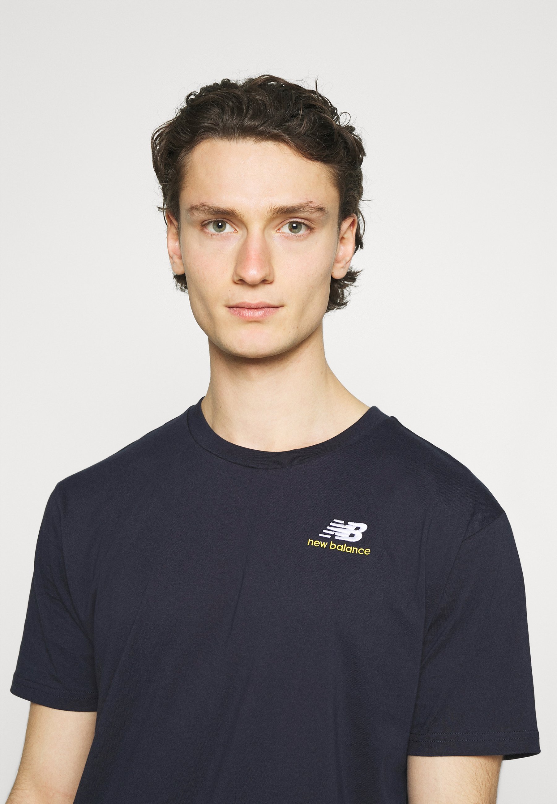 New Balance ESSENTIALS EMBROIDERED TEE 