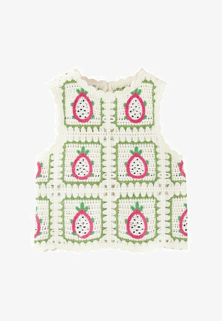 Veste sans manches au crochet avec motifs carrés présentant des motifs de fruit du dragon rose et vert sur fond blanc.