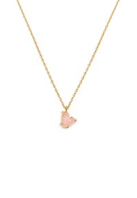 Collana d'oro con pendente a forma di cuore rosa, sostenuto da quattro griffe. Il pendente ha una finitura liscia e lucida.