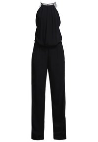 Combinaison noire sans manches avec col montant et dentelle, haut ample et pantalon long à jambes droites.