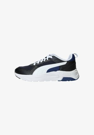 Low-top Puma sneaker in zwart, marineblauw en wit met bovenwerk van mesh en leer, witte veters en dikke, gevoerde zool.