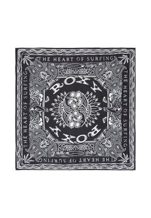 Czarna bandana z białymi wzorami kwiatowymi, paisley, ptaków i żółwi, z tekstem "ROXY" i "THE HEART OF SURFING" wokół krawędzi.