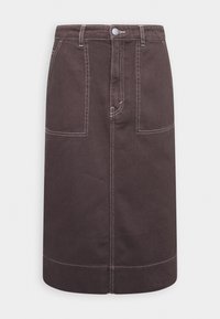 Jupe midi brun foncé avec poches plaquées devant, surpiqûres blanches contrastantes, passants de ceinture et fermeture à bouton à la taille.