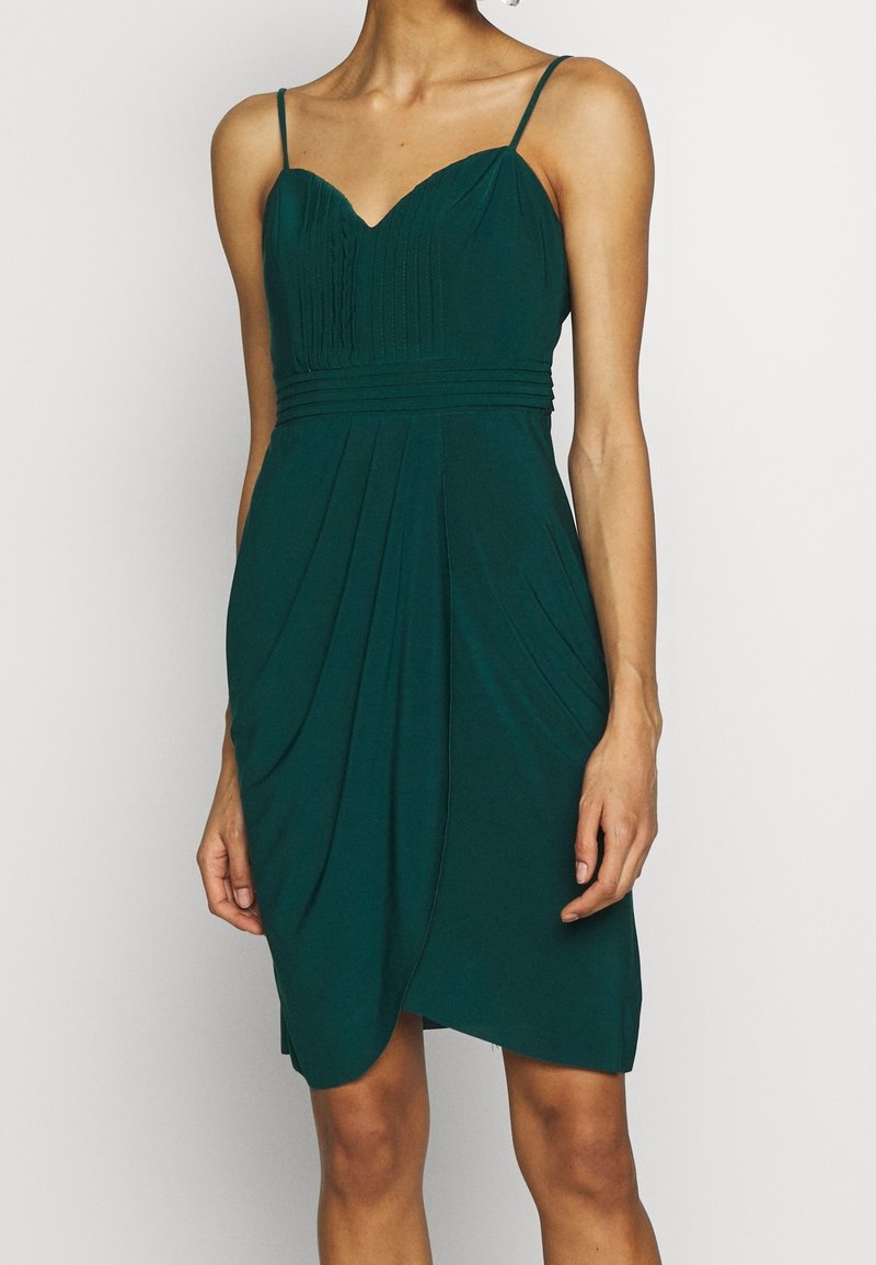 Türkisfarbendes Kleid mit Spaghettiträgern, Herz-Ausschnitt, plissiertem Oberteil, drapierter Silhouette und weichem, glattem Stoff.