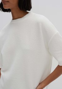 Thumbnail Image 4