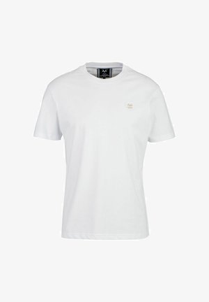 Weißes Baumwoll-T-Shirt mit rundem Halsausschnitt, kurzen Ärmeln und kleinem goldenen Emblem auf der linken Brust. Glatte Textur, lässige Passform.