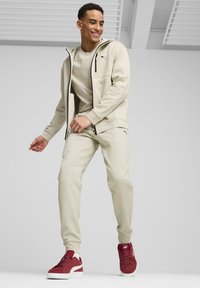 Puma RAD CAL - Treniņtērpa apakšdaļas - desert dust