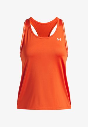 Débardeur de sport couleur orange vif, en tissu doux. Présente un design dos nageur et des bretelles sous les bras avec le logo blanc "Under Armour".