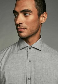 Next REGULAR FIT - BRUSHED SINGLE CUFF WITH SPREAD COLLAR - Svečana košulja - light grey