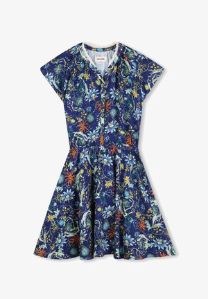Blauwe bloemenjurk met korte mouwen, een knoopsluiting aan de voorkant, een elastische taille en een uitlopende rok met diverse botanische patronen.