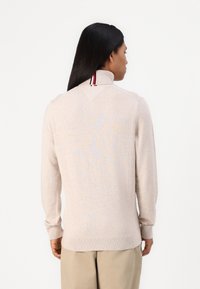 Tommy Hilfiger PIMA ROLL NECK - Pullover - timeless camel