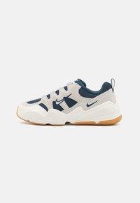 Nike Sportswear TECH HERA - Športni copati - phantom/football grey/armory navy/sail/yellow