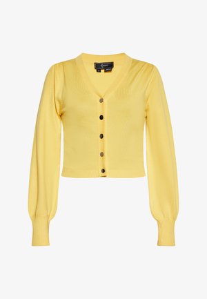 Pulover cardigan galben din tricot, cu decolteu în V, mâneci lungi bufante și cinci nasturi negri pe față. Manșetele și tivul ondulate adaugă textură.