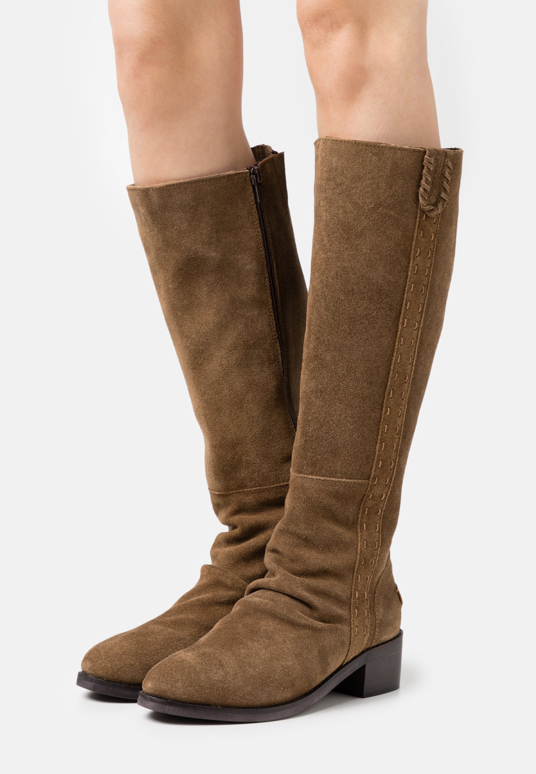 musse & cloud booties