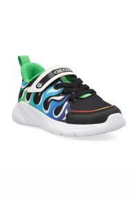 Scarpa sportiva nera e blu con motivo a fiamma, dettagli verdi e suola bianca. Presenta una fascia in velcro e una fodera in rete per la traspirabilità.