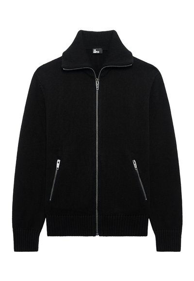 Pull en maille noir à zip avec col, poignets et ourlet côtes, et deux poches latérales zippées.