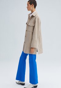 Touché Privé POCKET DETAILED  - Īss mētelis - beige