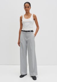 someday. SOFT SLIM FIT - Top - milk