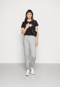 Nike Sportswear TEE ICON FUTURA - T-shirt con stampa - black/(white)