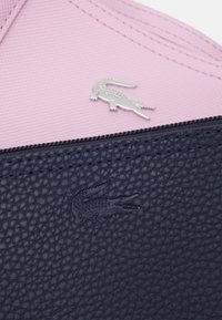 Lacoste SHOPPING BAG SET - Mala de mão - albizia marine