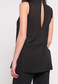Ivyrevel Sweter