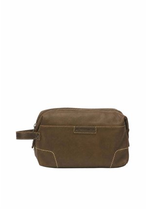Trousse de toilette en cuir marron avec fermeture éclair et poignée latérale, forme rectangulaire avec surpiqûres visibles.